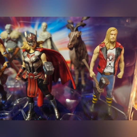 Disney Marvel Avengers Thor: Love & Thunder 8-Piece PVC Figure Play Set - Picture 6 of 15